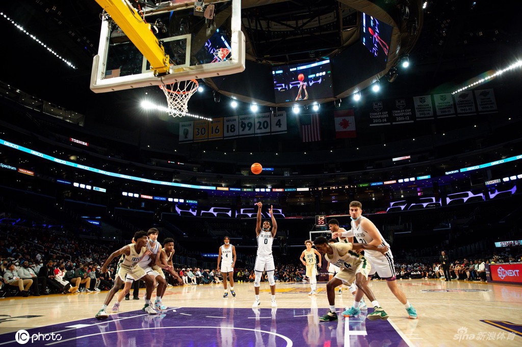 詹姆斯儿子比赛场边大腕云集 甜瓜保罗威少助阵