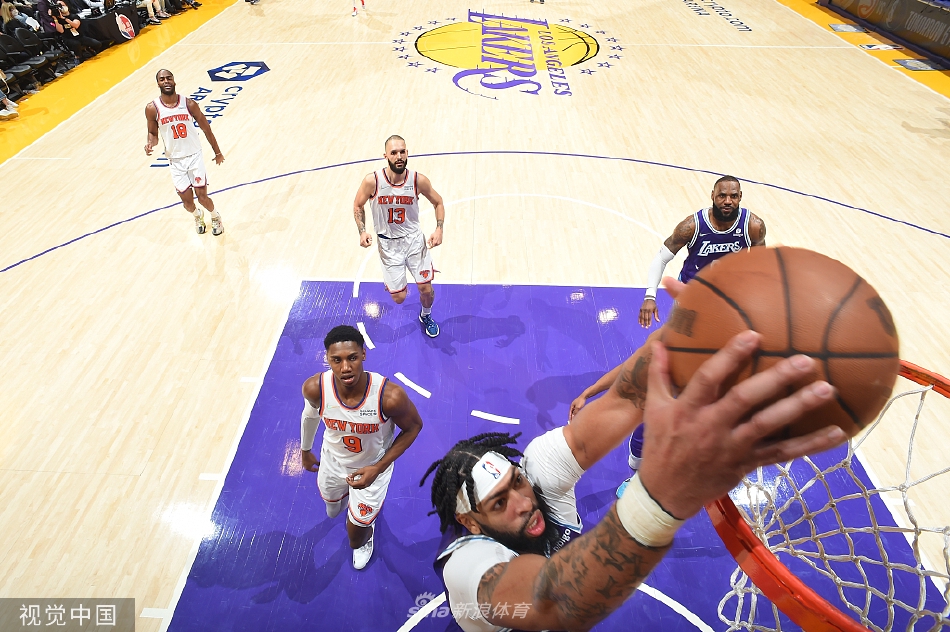 [NBA]尼克斯115-122湖人 詹皇复出砍三双
