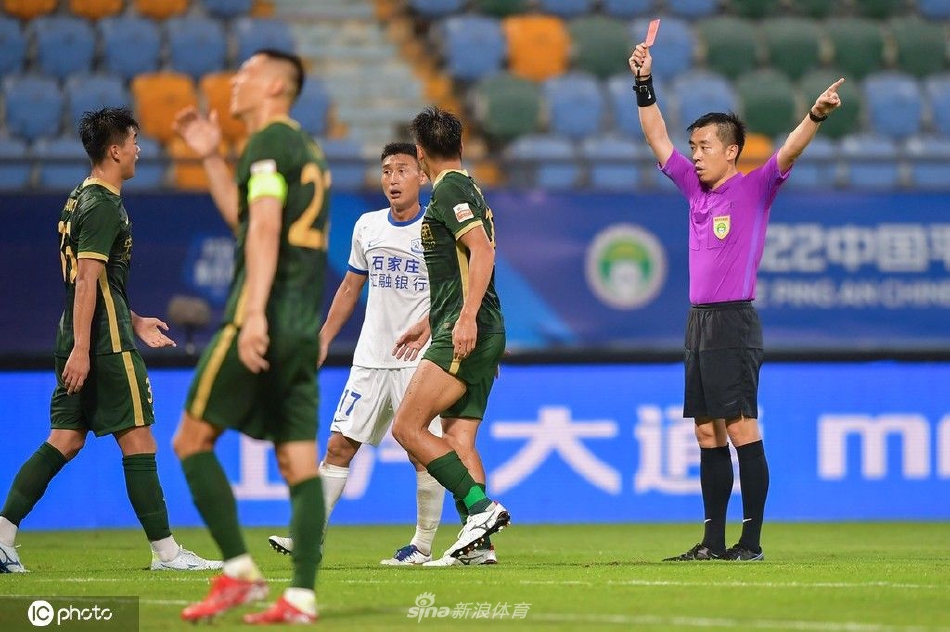 张呈栋回归北京国安首秀被红牌罚下