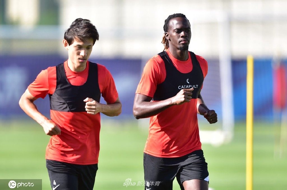 上海海港备战训练 新援恩迪亚耶解除隔离参与球队合练