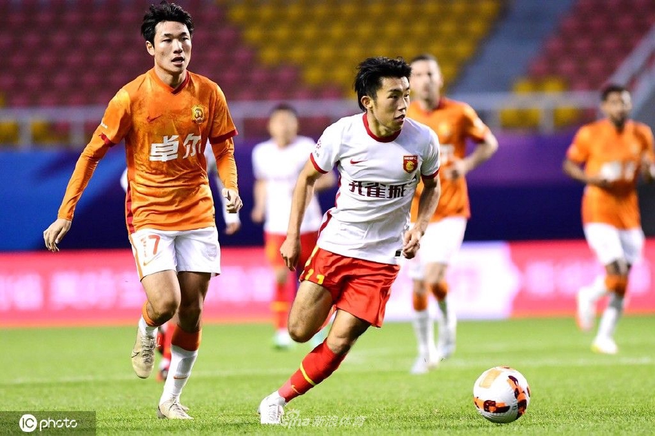 [中超]武汉长江2-1河北队