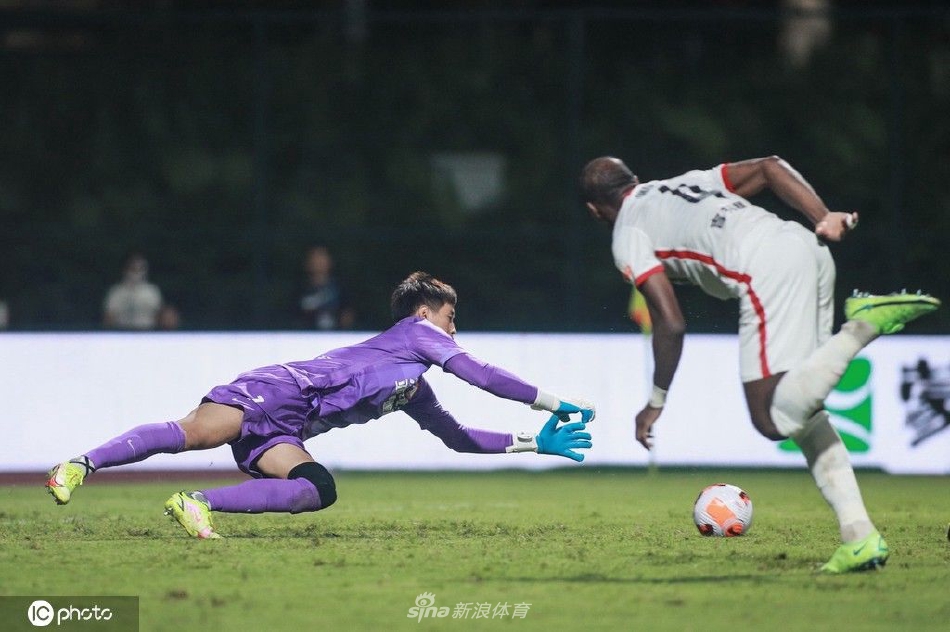 [中超]山东泰山4-0长春亚泰