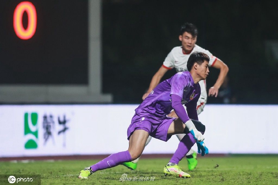 [中超]山东泰山4-0长春亚泰