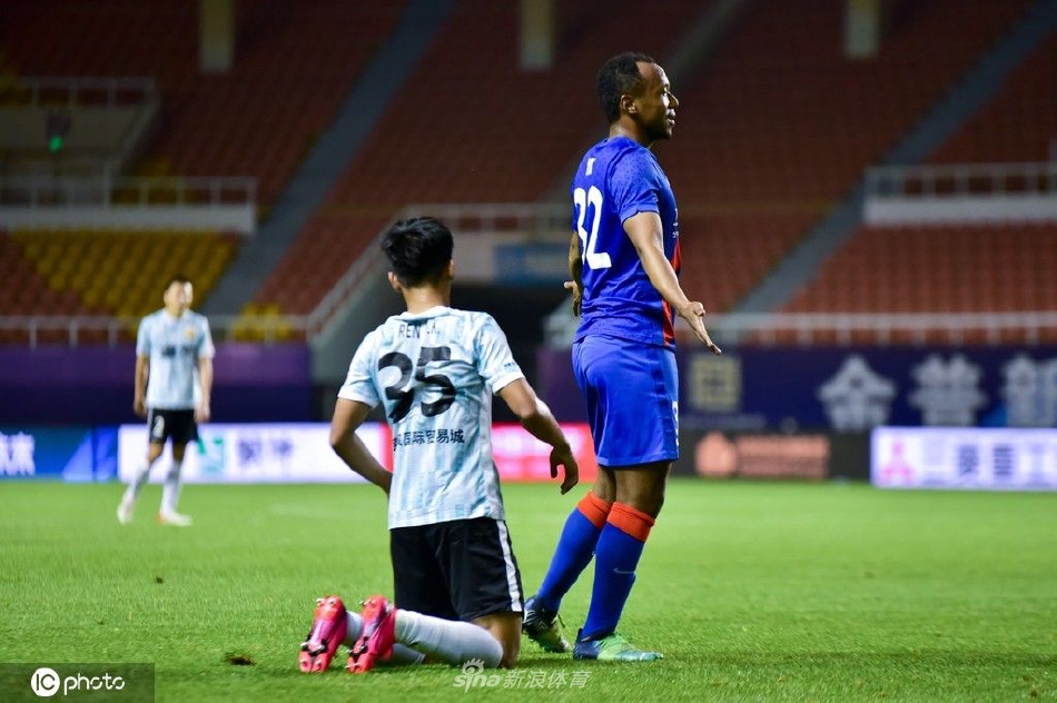 [中超]上海申花2-0武汉长江