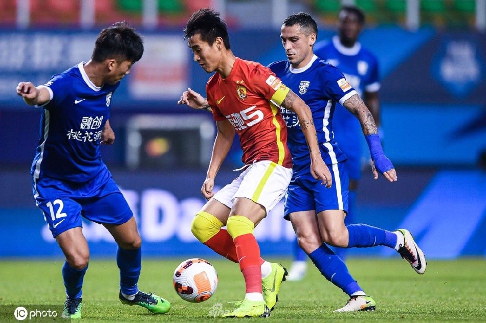 [中超]广州队1-2武汉三镇