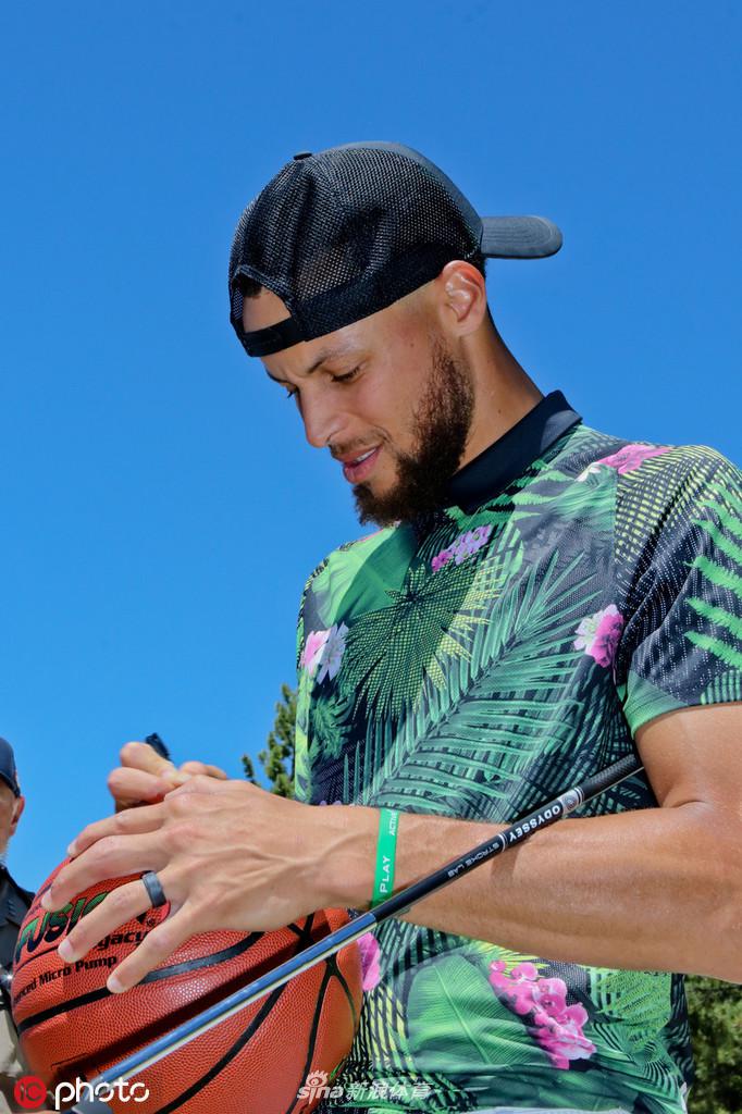 高球选手库里亮相!他是高尔夫球手里扣篮最厉害的人