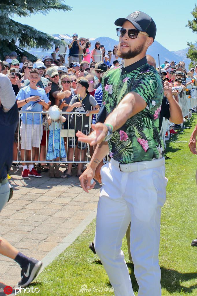 高球选手库里亮相!他是高尔夫球手里扣篮最厉害的人