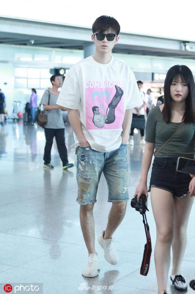 董力现身北京首都机场