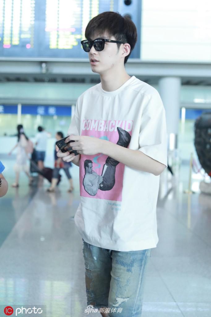 董力现身北京首都机场