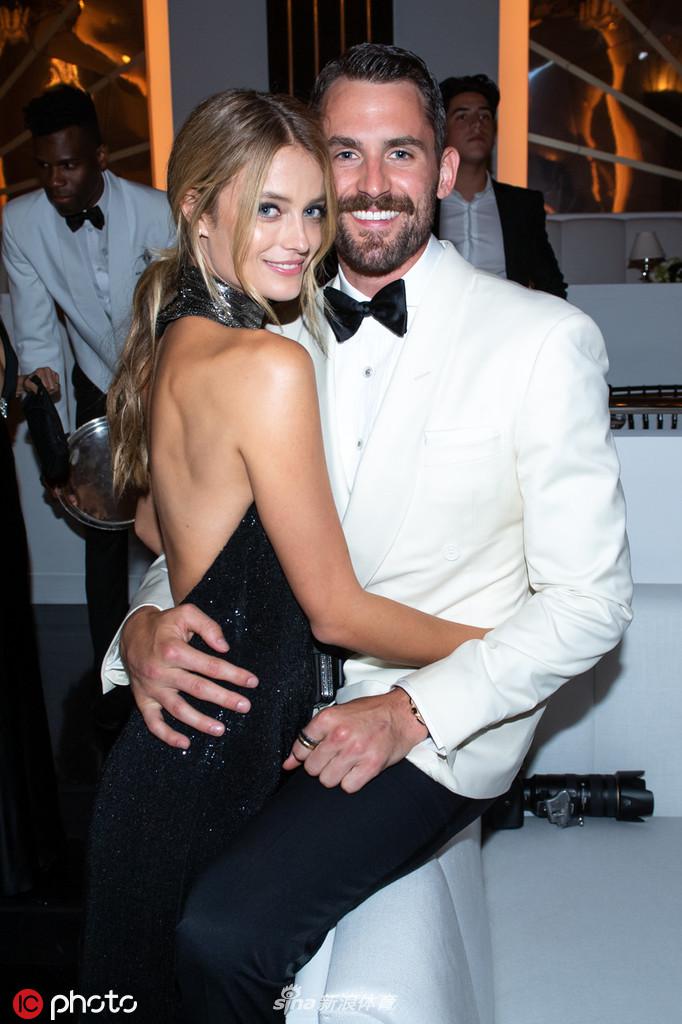 乐福携超模女友亮相纽约2020春夏时装周