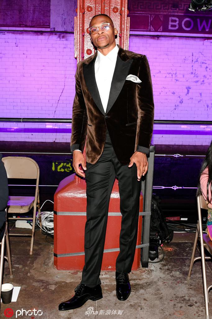 威斯布鲁克现身纽约时装周