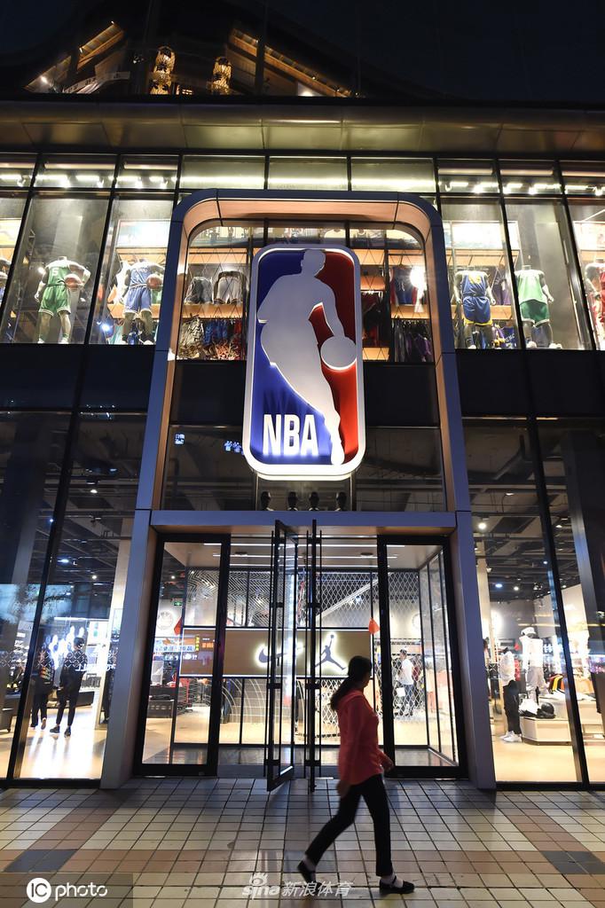 北京NBA旗舰店人气冷清 火箭队商品全部下架