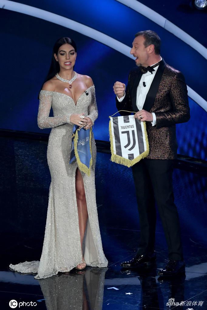 C罗女友火辣亮相音乐节 妖娆身材照亮全场