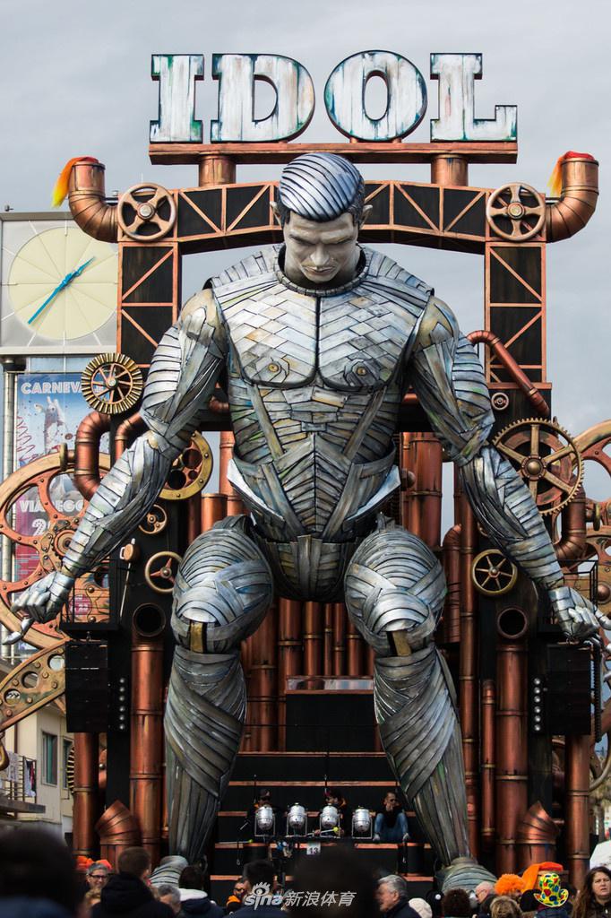 钢铁侠版C罗机器人模型抢眼