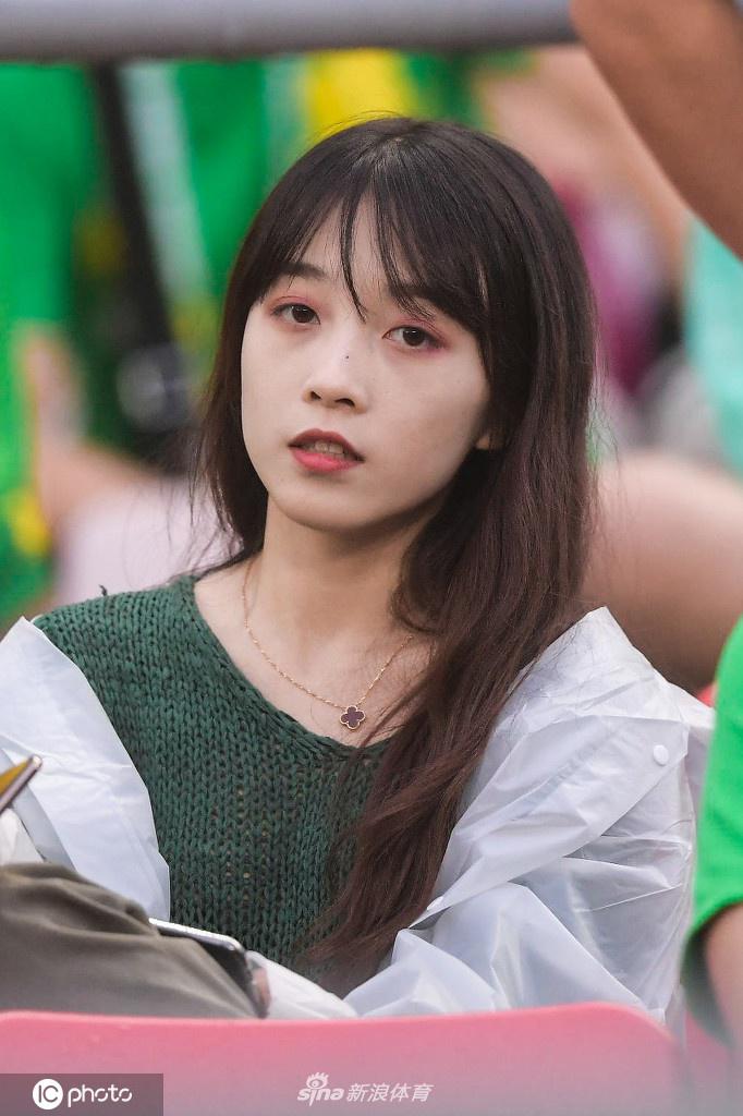 [盘点]北京国安美女球迷集 巧笑倩兮惹人心动