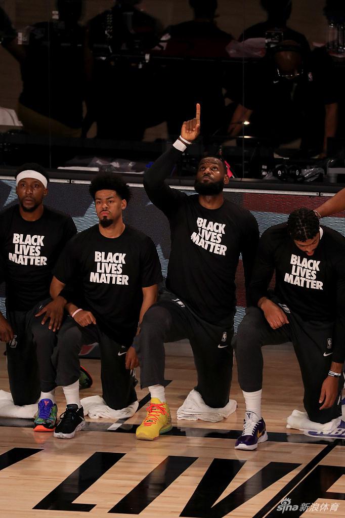 湖人快船球员为平权运动发声 球衣后名字大变样