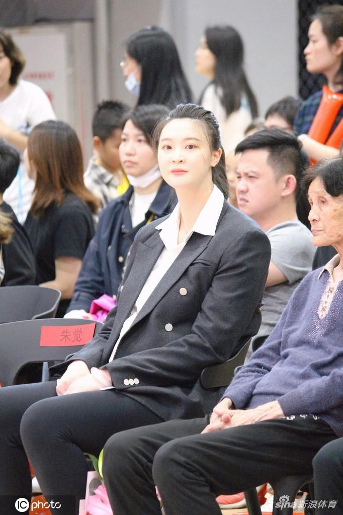 惠若琪怀孕后首次现身厦门 依旧元气满满