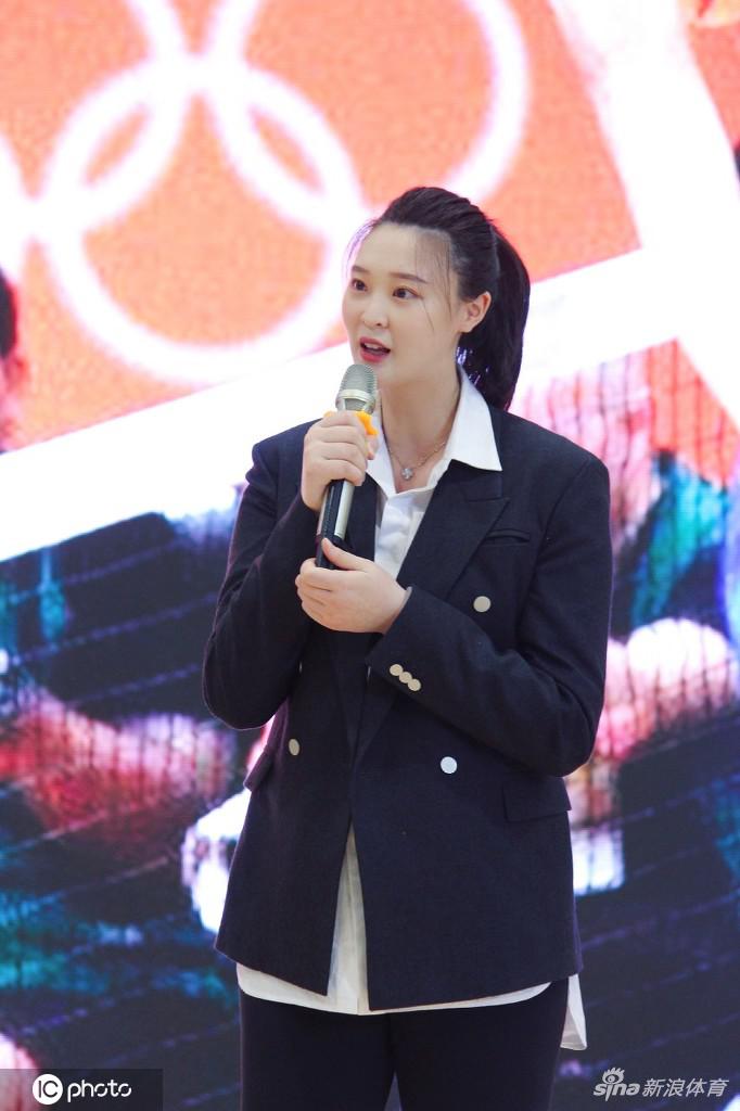 惠若琪怀孕后首次现身厦门 依旧元气满满