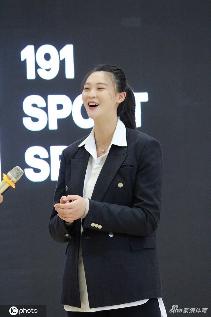 惠若琪怀孕后首次现身厦门 依旧元气满满