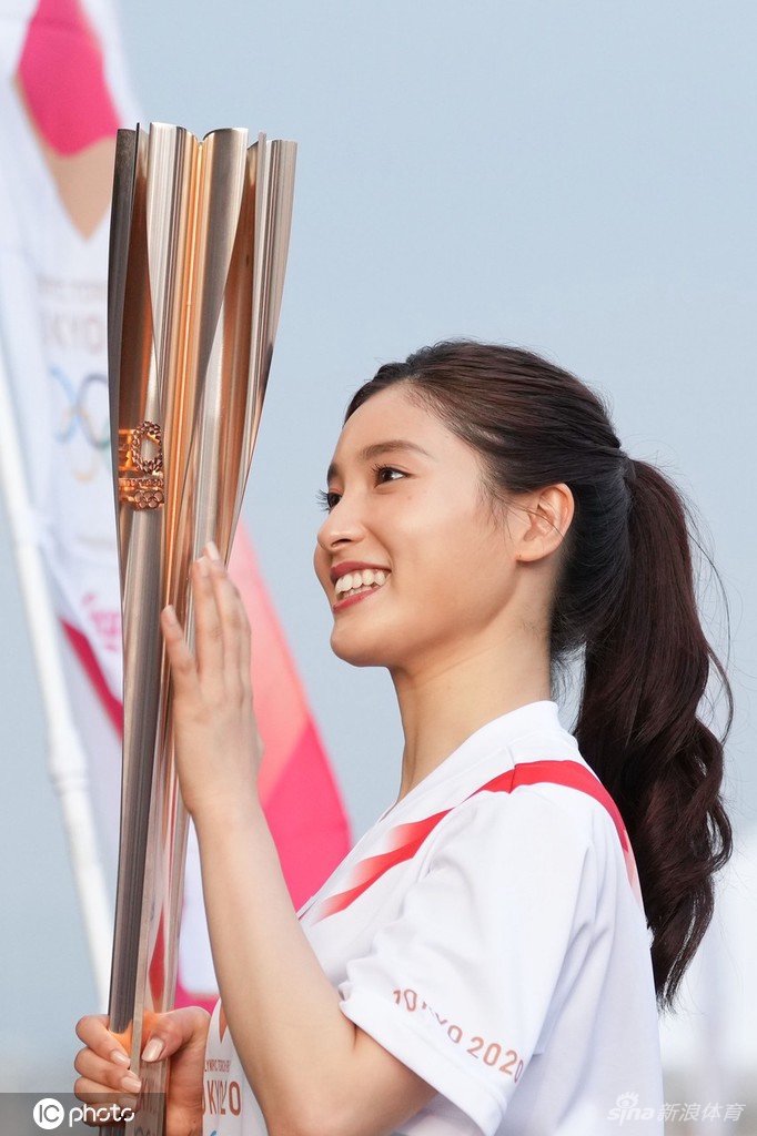 奥运火炬于东京传递第6日 女星土屋太凤参加传递