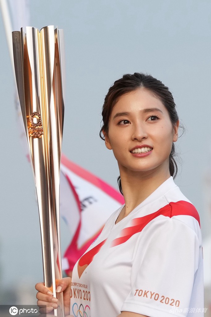 奥运火炬于东京传递第6日 女星土屋太凤参加传递