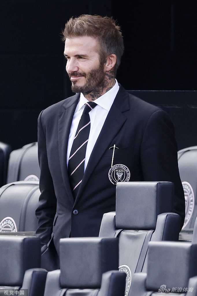 贝克汉姆观战大联盟比赛 依旧帅气逼人