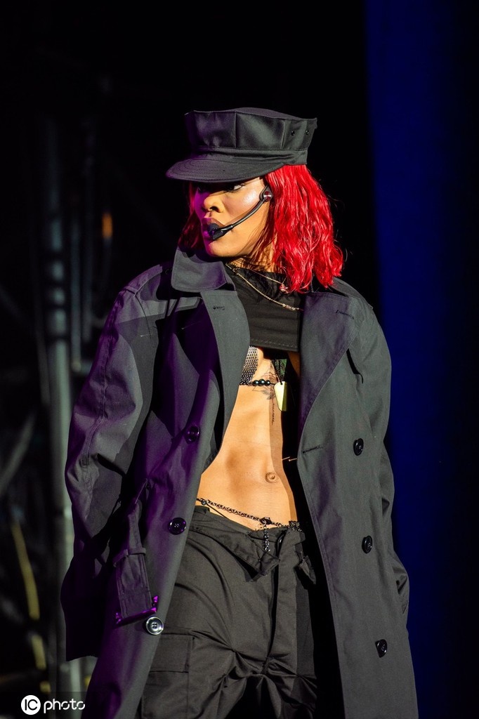 香波特爱妻泰雅娜-泰勒亮相音乐节 嗨歌劲舞热闹非凡