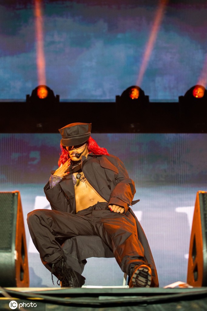 香波特爱妻泰雅娜-泰勒亮相音乐节 嗨歌劲舞热闹非凡