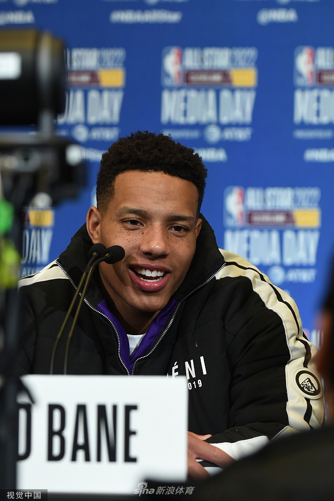 詹姆斯领衔全明星众星出席发布会