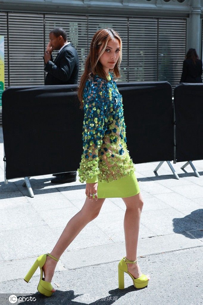 谷爱凌现身2022秋冬高定秀