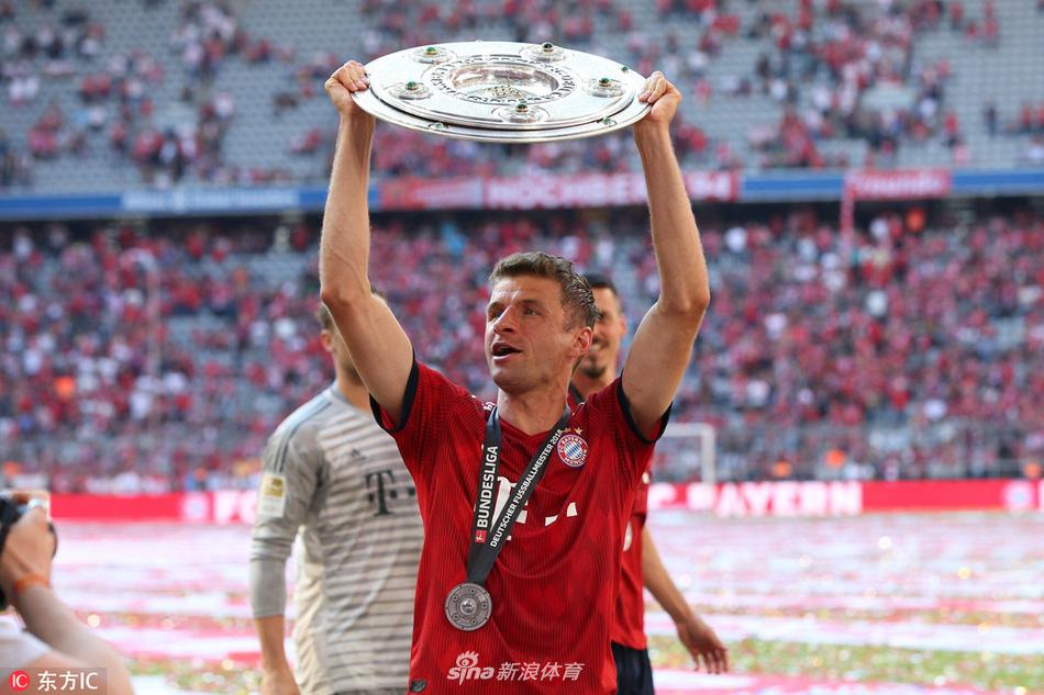 德甲冠军颁发仪式拜仁连续第6年捧杯