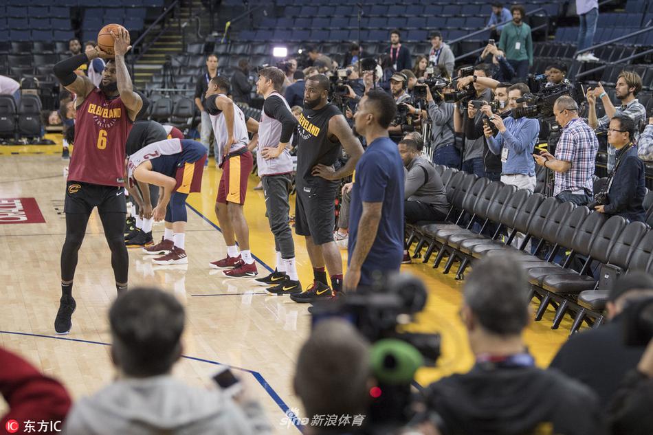 詹姆斯投篮引关注