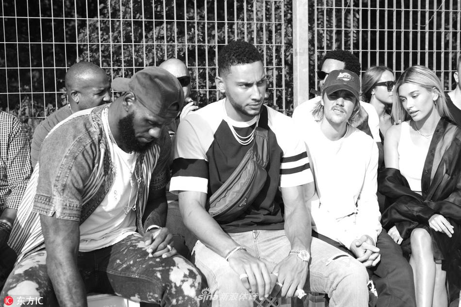 詹姆斯与乐福、西蒙斯亮相纽约时装周