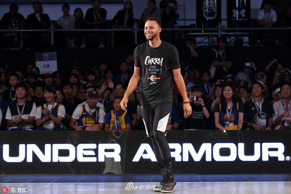 库里东京参加赞助商活动