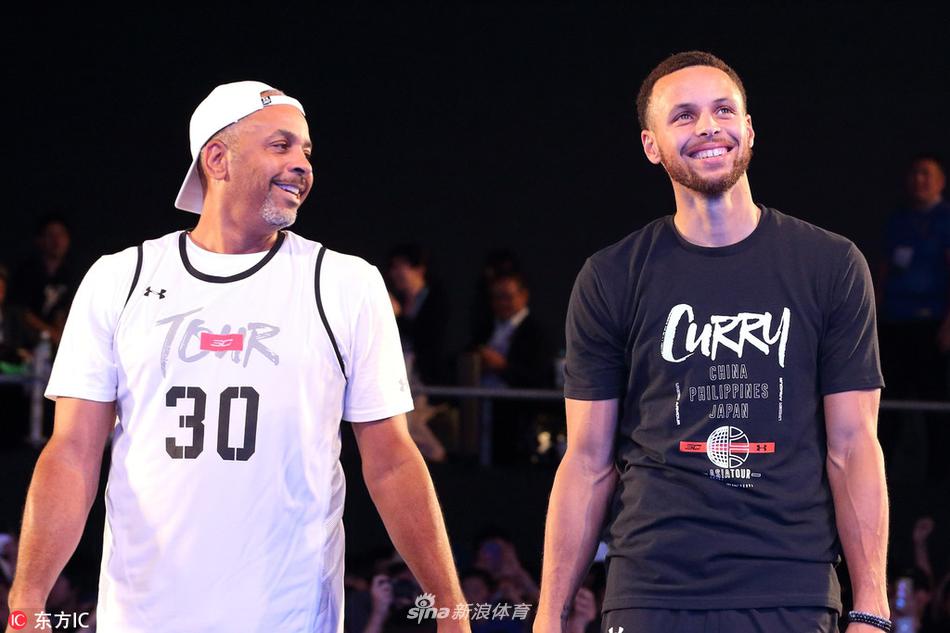 库里东京参加赞助商活动