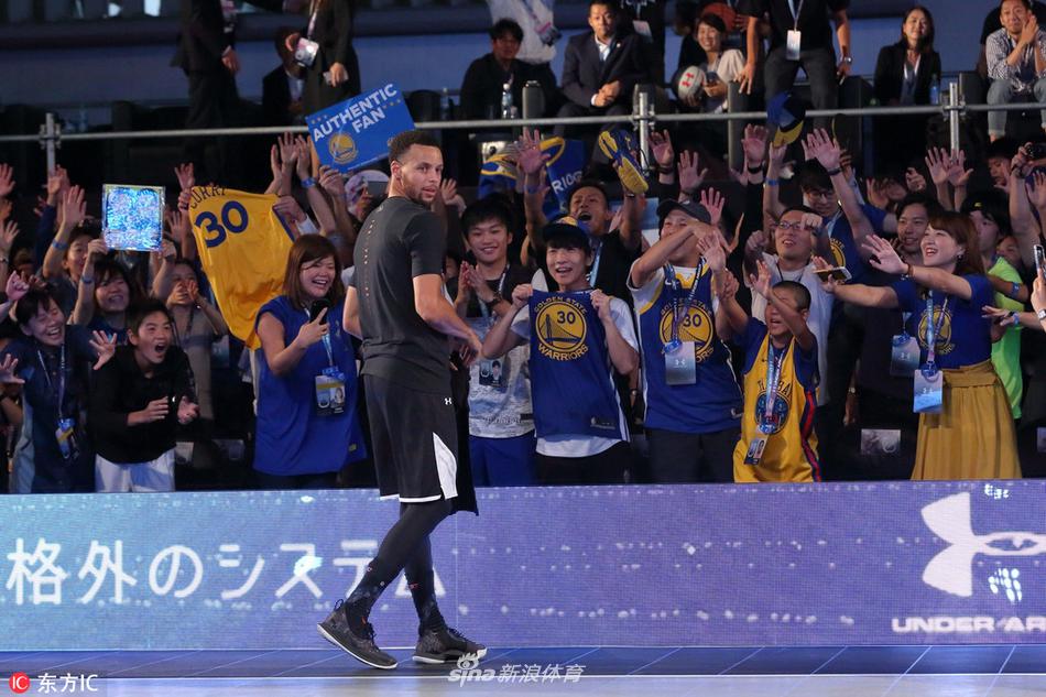 库里东京参加赞助商活动