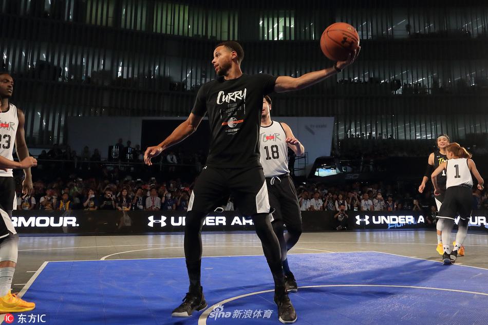 库里东京参加赞助商活动