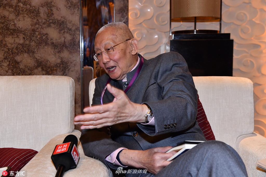 魏纪中到场发言