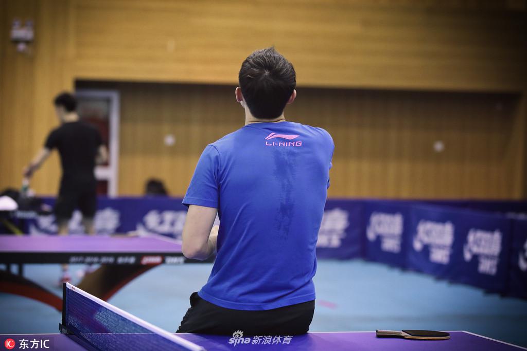 许昕现身上海体院 训练备战新年前最后一战