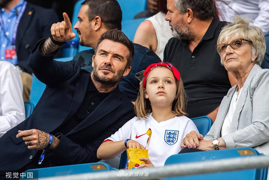 贝克汉姆与小七看台亲嘴