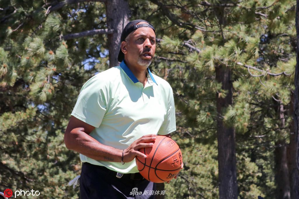 高球选手库里亮相!他是高尔夫球手里扣篮最厉害的人