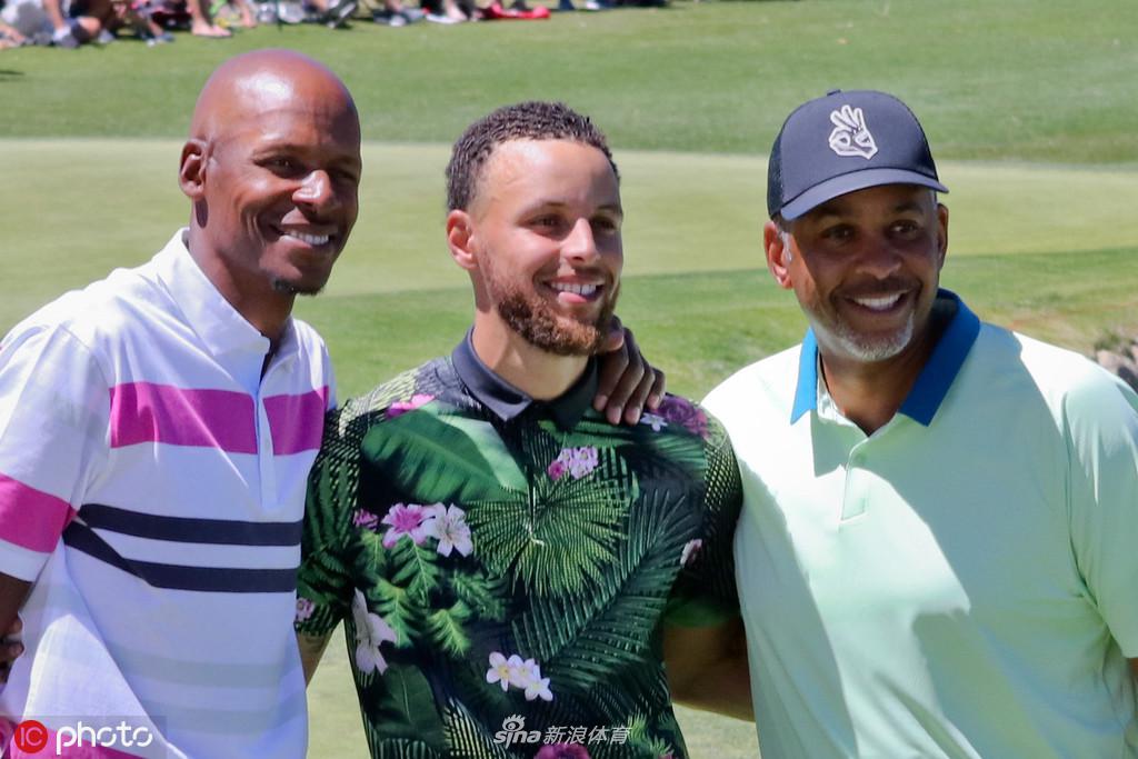 高球选手库里亮相!他是高尔夫球手里扣篮最厉害的人