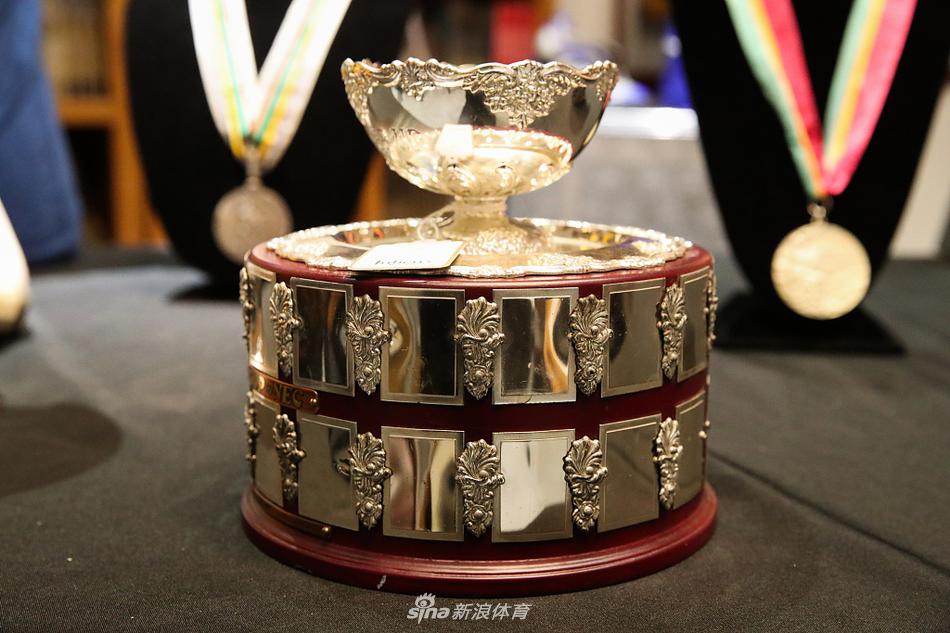 科比球衣金牌等传奇用品展出