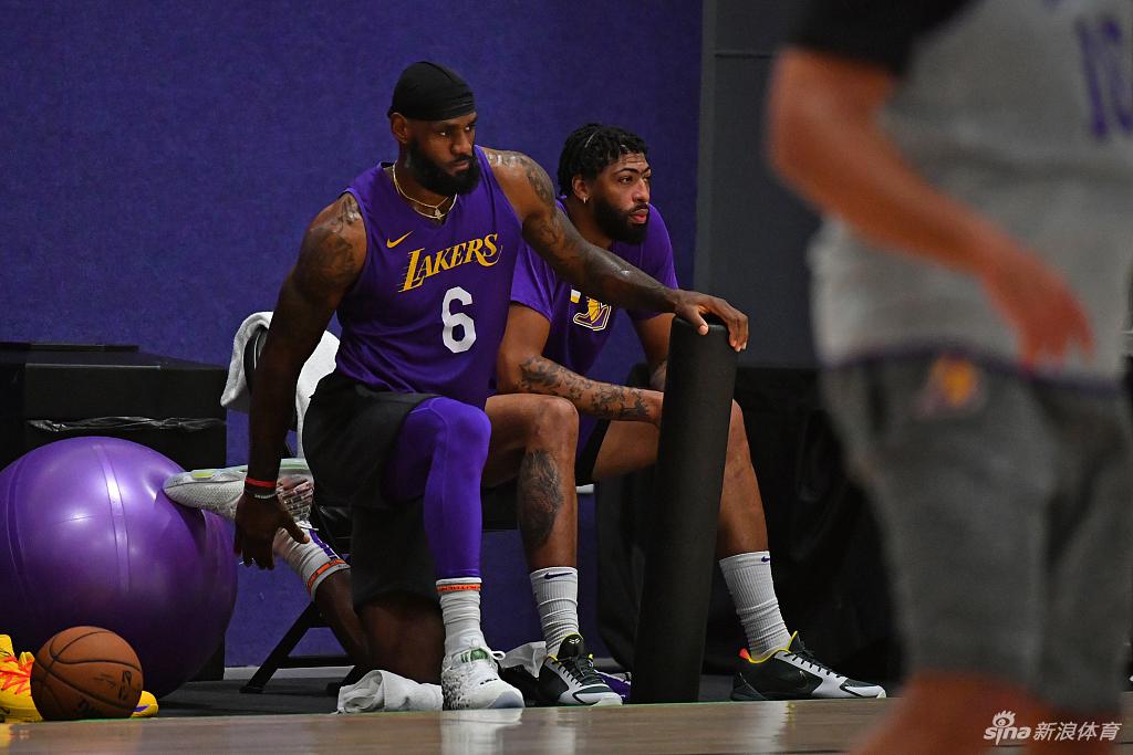 湖人高燃训练酷照放送！老汉詹姆斯大秀完美身材！