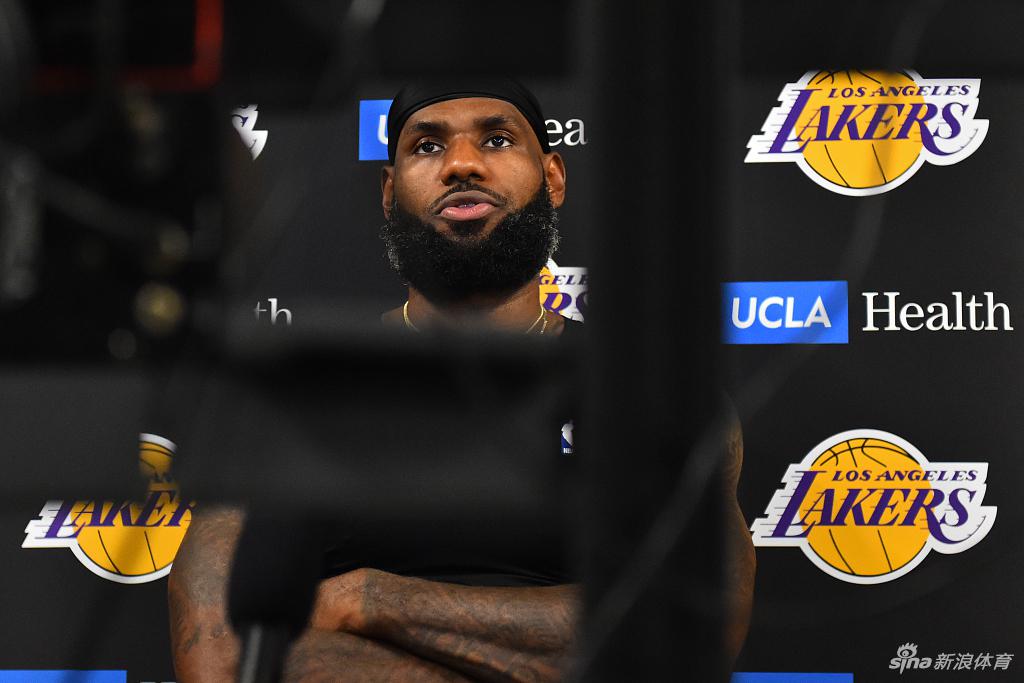 湖人高燃训练酷照放送！老汉詹姆斯大秀完美身材！