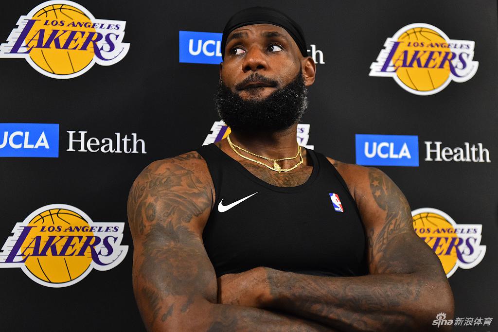 湖人高燃训练酷照放送！老汉詹姆斯大秀完美身材！