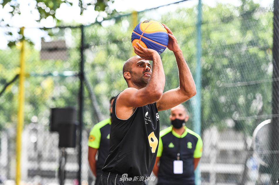 托尼・帕克现身3X3篮球赛 为2024巴黎奥运会造势