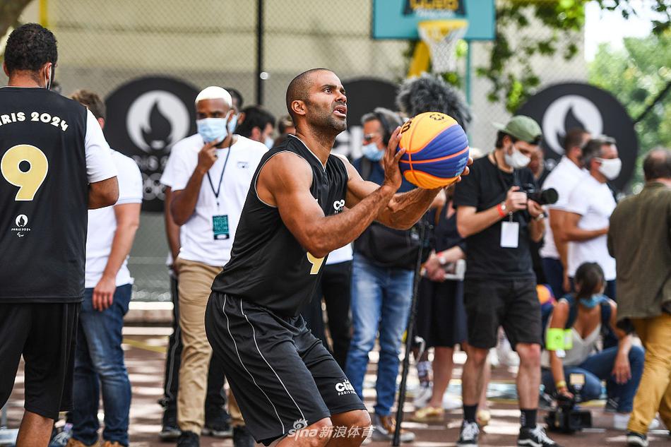 托尼・帕克现身3X3篮球赛 为2024巴黎奥运会造势