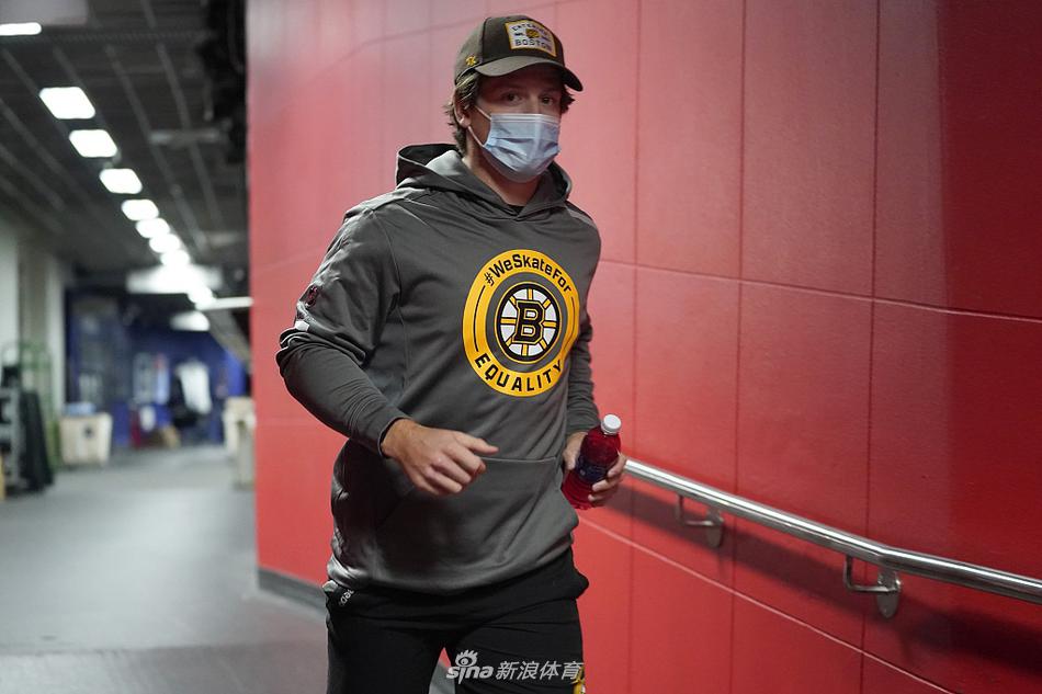 NHL表演赛：棕熊Vs蓝衣