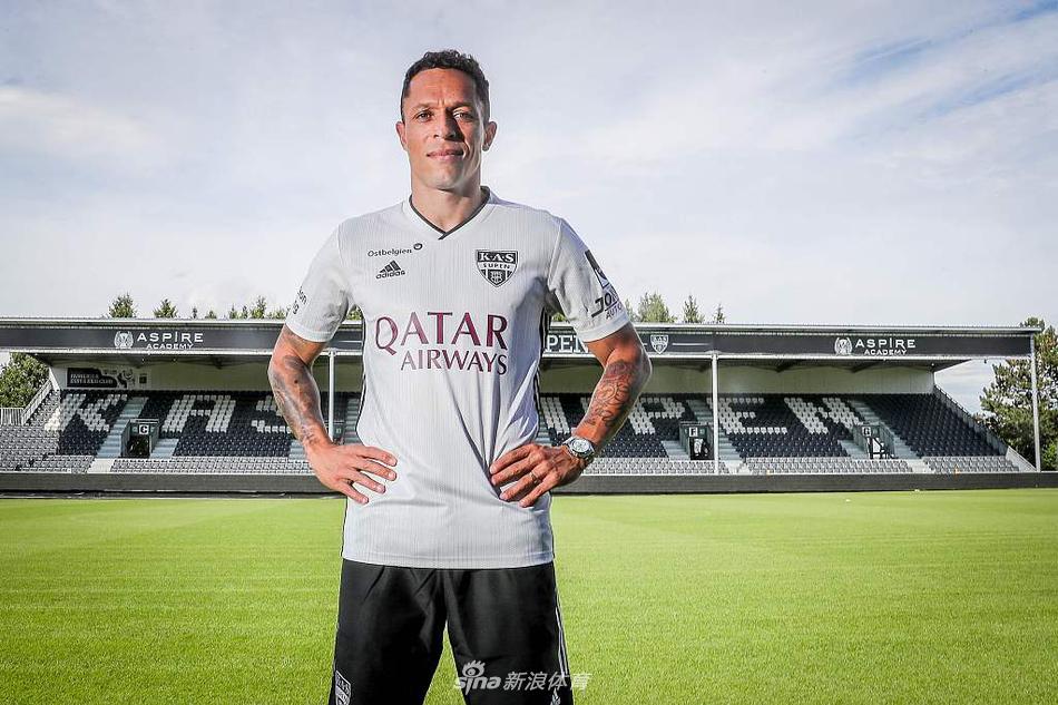 比甲球队欧本签下巴萨旧将阿德里亚诺